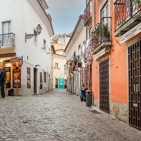 Historic Castle Mezzanine Steps From The Entrance By Nestatlisbon Appartement *