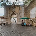 Apartamento Historic Castle Mezzanine Steps From The Entrance By Nestatlisbon