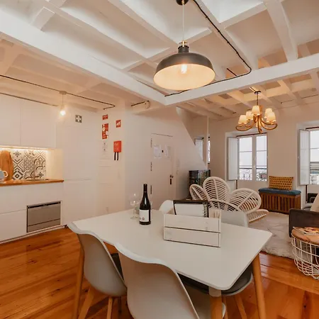 Stylish Getaway In A Mezzanine Flat By The Castle Apartment Lisbon