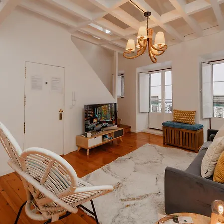 Stylish Getaway In A Mezzanine Flat By The Castle *