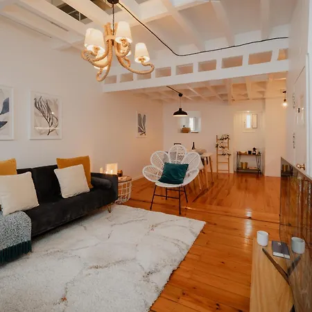 Stylish Getaway In A Mezzanine Flat By The Castle Apartment Lisbon