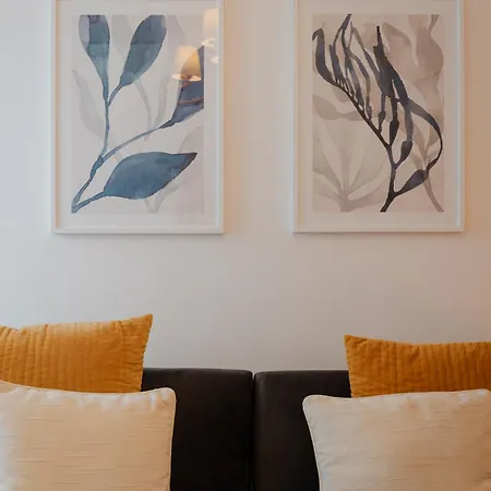 Stylish Getaway In A Mezzanine Flat By The Castle Lisbon