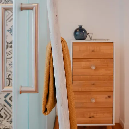 Stylish Getaway In A Mezzanine Flat By The Castle * Lisbon