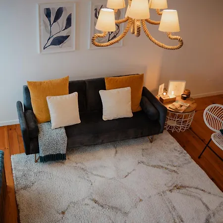 Apartment Stylish Getaway In A Mezzanine Flat By The Castle *