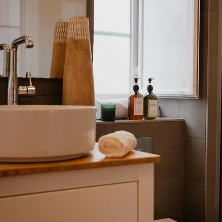 Apartman Stylish Getaway In A Mezzanine Flat By The Castle Lisboa