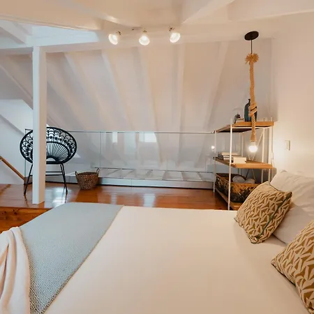 Historic Castle Mezzanine Steps From The Entrance By Nestatlisbon Apartamento *