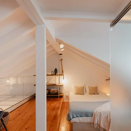 Stylish Getaway In A Mezzanine Flat By The Castle Apartman Lisboa