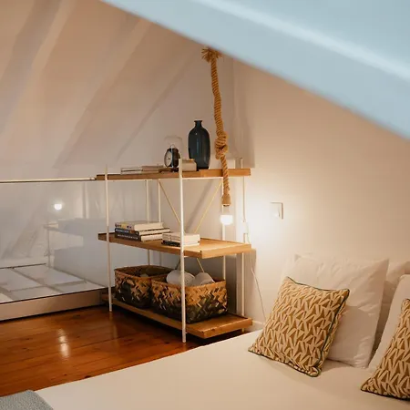 Stylish Getaway In A Mezzanine Flat By The Castle Lisboa