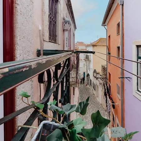 Stylish Getaway In A Mezzanine Flat By The Castle