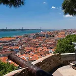 Historic Castle Mezzanine Steps From The Entrance By Nestatlisbon * Lisboa