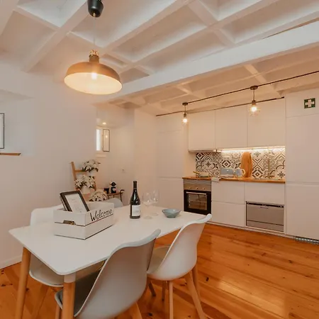Stylish Getaway In A Mezzanine Flat By The Castle Appartement *